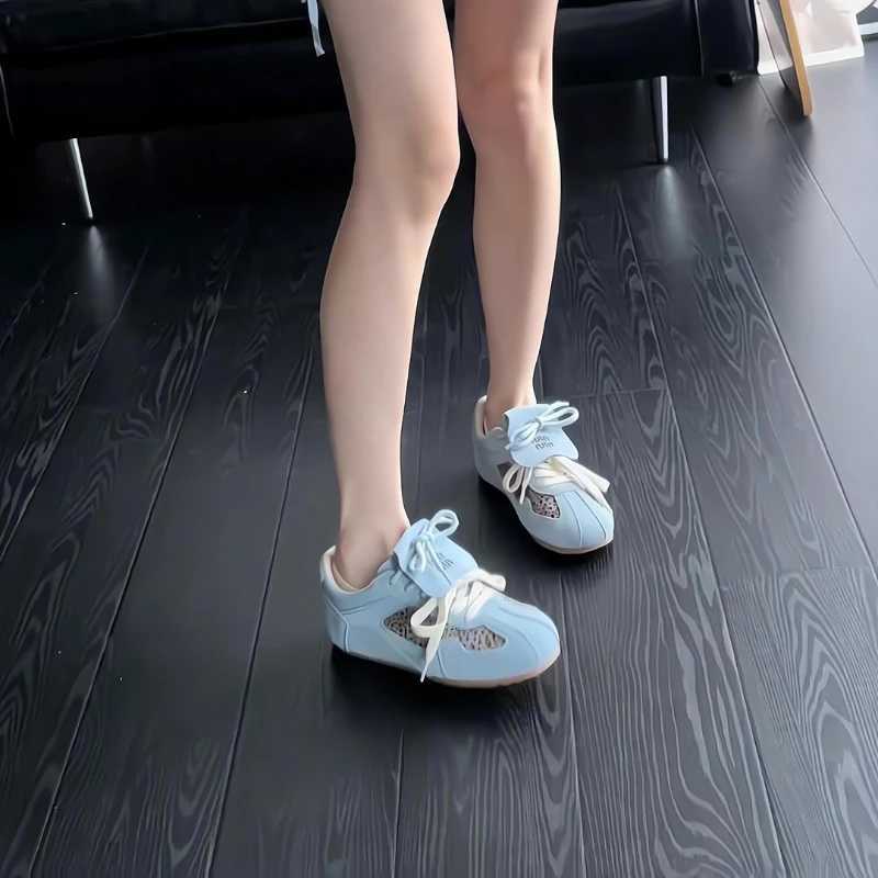 Design 2024 Leopard Print Ladies New Stylish Double Lace-up Sneakers Versatile Casual Breathable Fi Ladies Flat Sneakers Z241208