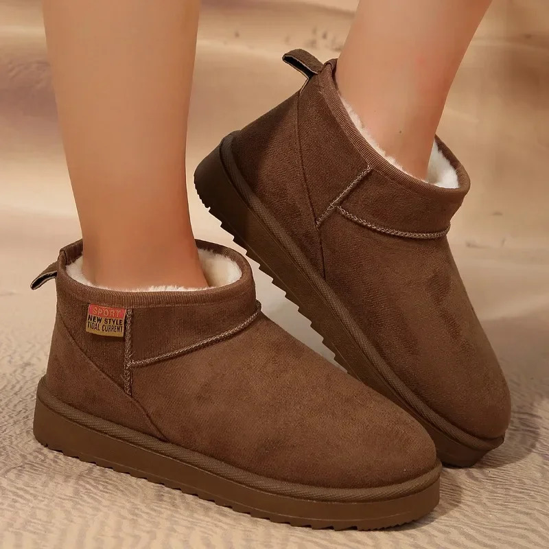 2024 highquality womens shoes slip on boots fashion round toe daily winter short plush solid snow 241206