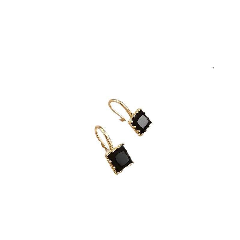 Simple Korean pearl Tiktok same style versatile sier needle earrings female