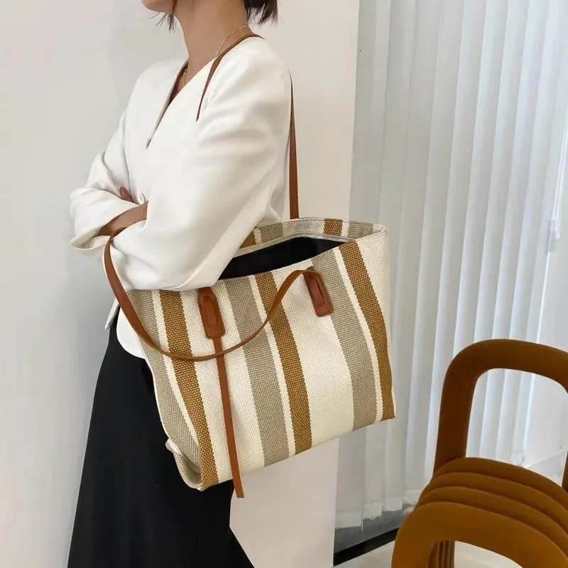 Fashionable womens canvas shoulder bag large capacity high-quality casual handbag shopping beach bag 241205