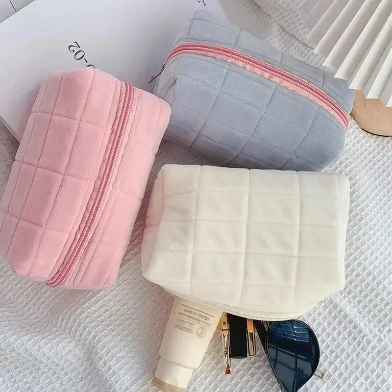 Cute square mesh soft fur makeup bag for women portable travel cute mini zipper 241206