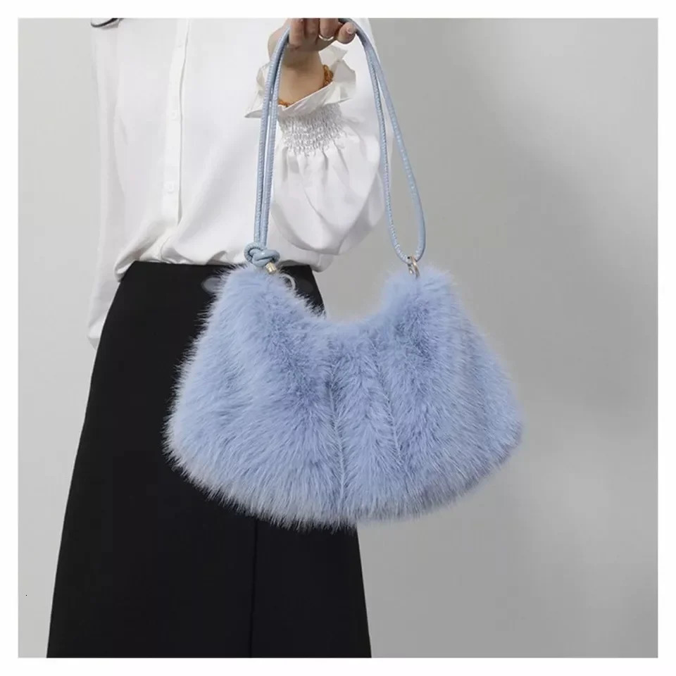 Womens autumn and winter handbag s fur fashionable hundred bags solid color large capacity zipper shoulder bag 241206