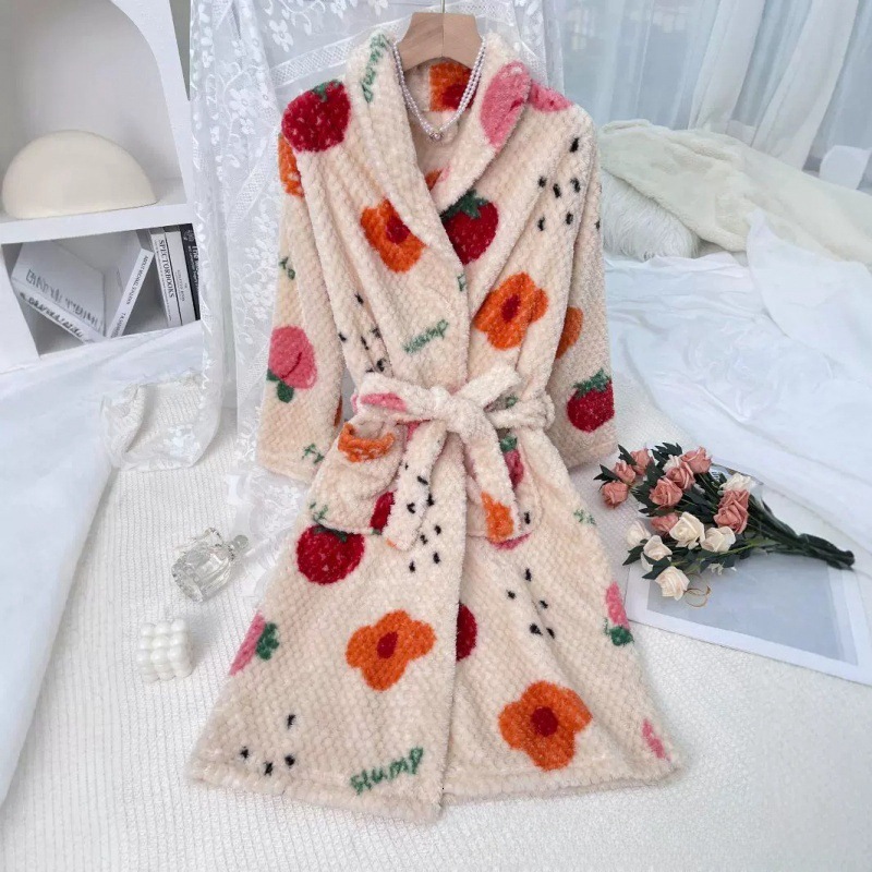 2025 Designer s new autumn and winter velvet fashion fruit pajamas for women thick flannel pajamas and extended bathrobes