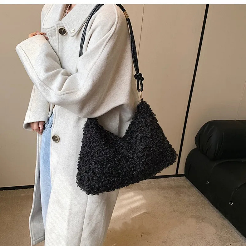 autumn and winter cashmere shoulder cross body bag suitable for women large capacity plush handbag fashionable messenger casual homeless 241206