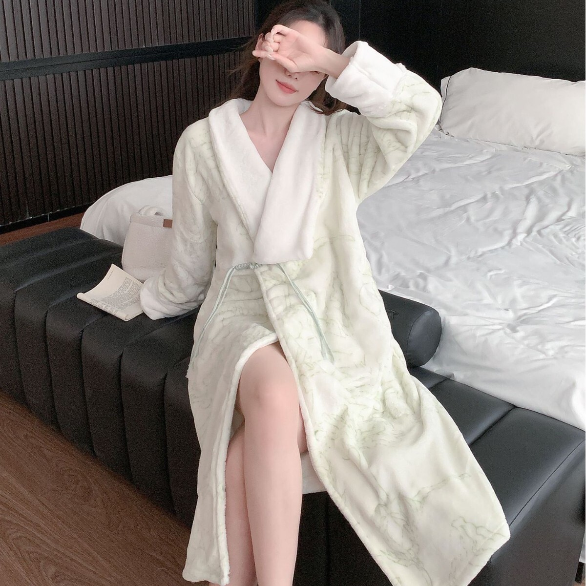 2025 Designer's fashion new winter thick bathrobe, ethnic style coral home clothes, loose flannel double-sided velvet warm pajamas