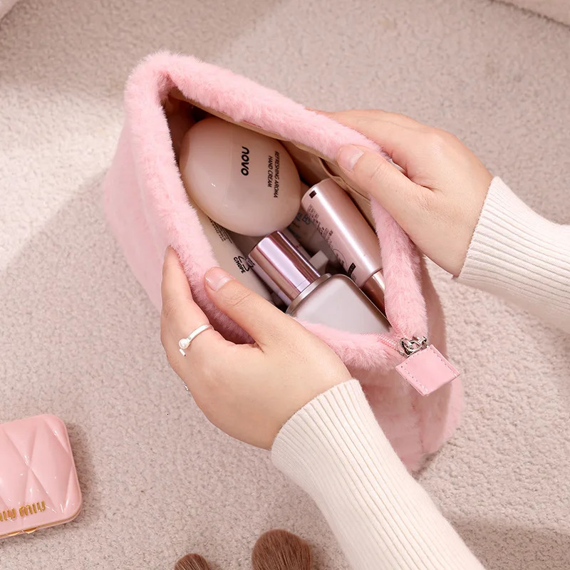 Warm winter makeup bag womens smooth and soft travel case solid color cute zipper washing 241206