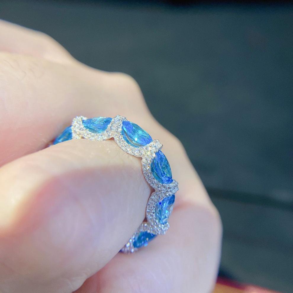 Sell Sparkling Wedding Rings Luxury Designer Jewelry 925 Sterling Silver Oval Cut Sky Blue 5A Cubic Zircon CZ Diamond Elegant Eternity Party Women Ban