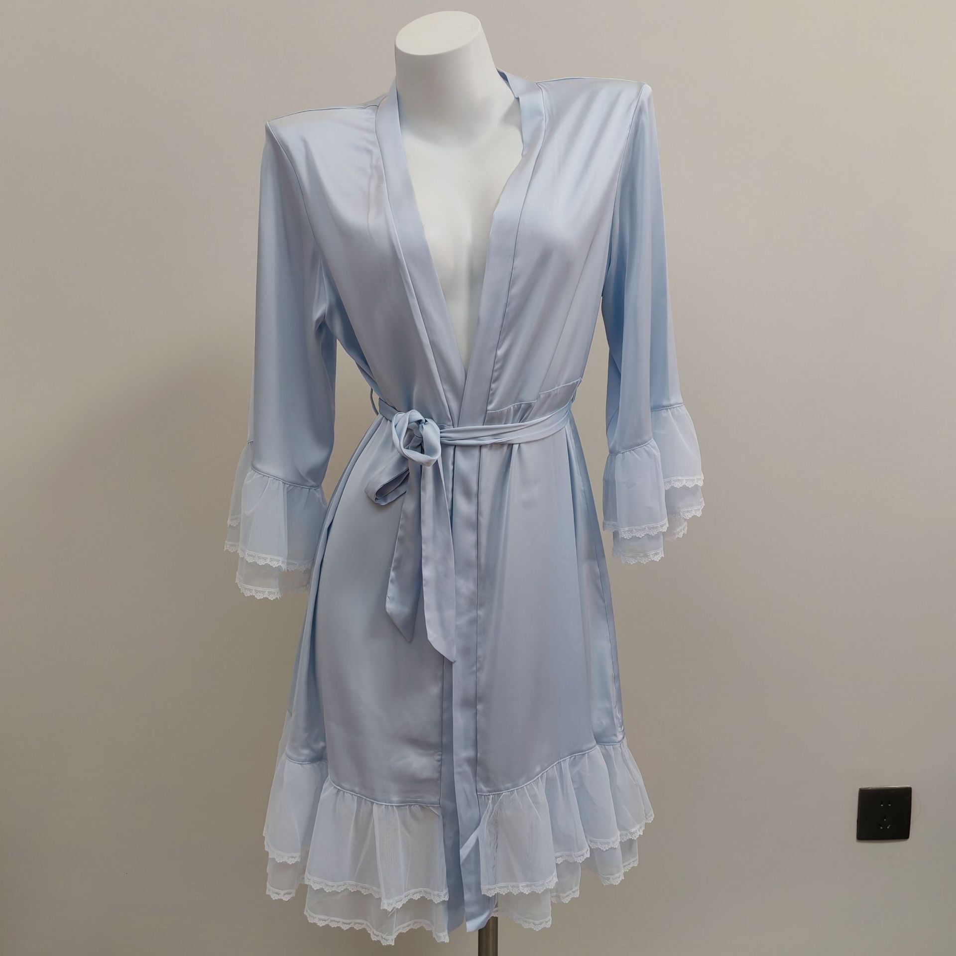 2025 Designer's new sexy, sweet, and pure desire women's mesh nightgown, autumn winter morning gown, fashion medium length satin home bathro