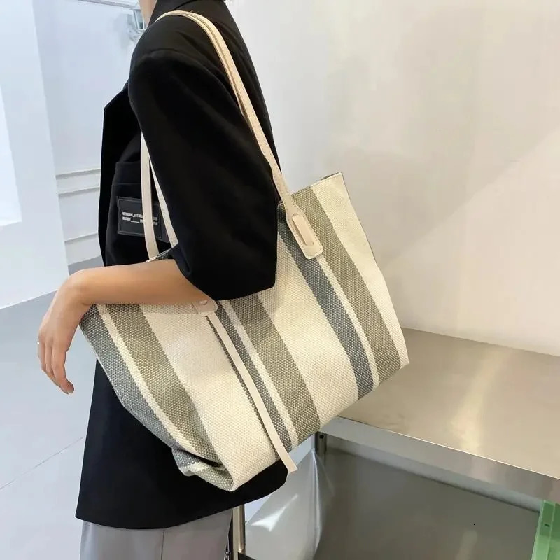 Fashionable womens canvas shoulder bag large capacity high-quality casual handbag shopping beach bag 241205