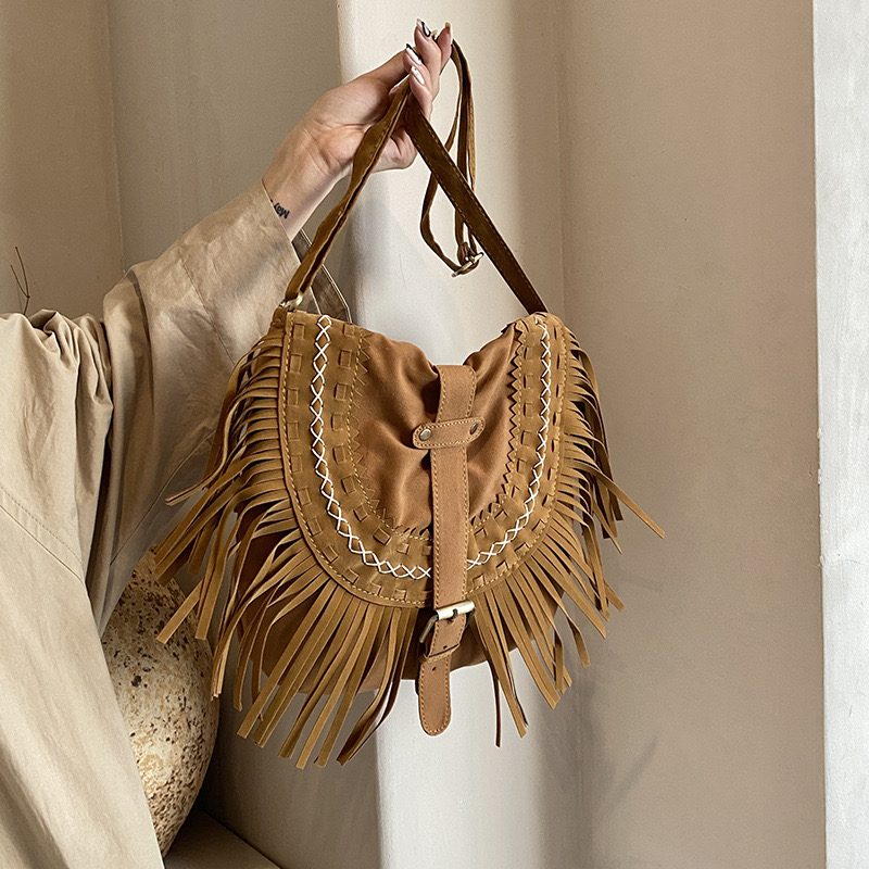 2025 new Tassel brown Western cowboy niche ethnic controversy, West Asia crossbody bag, women's trendy travel bag