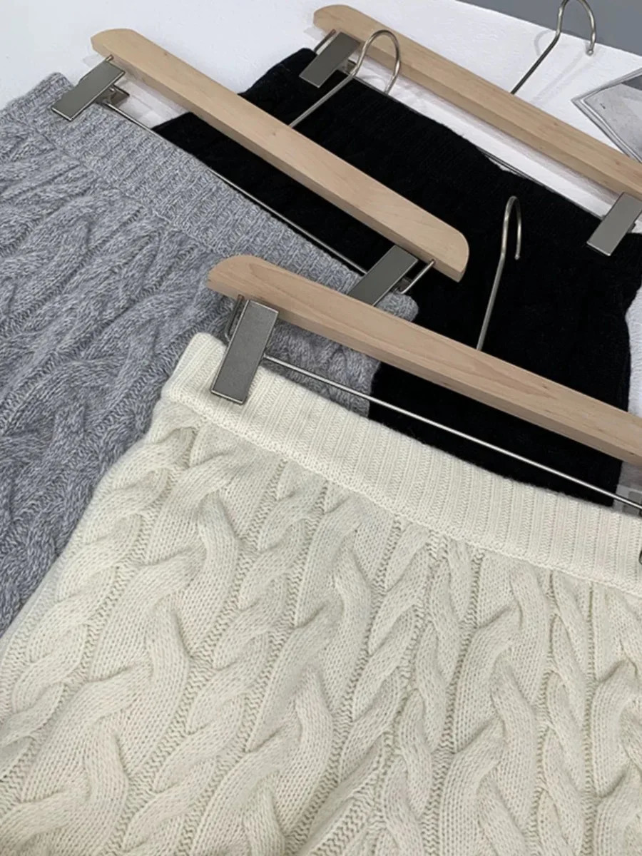 Ladies fashion style is soft and comfortable plain twill knitted knitted pants suitable for spring and winter cashmere shorts 241206