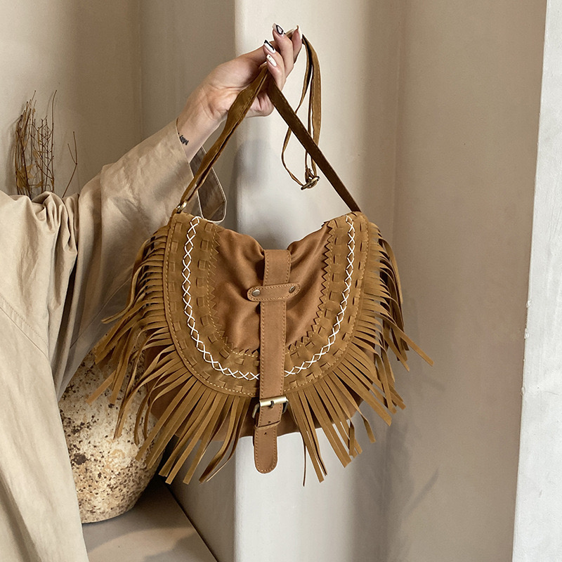 2025 new Tassel brown Western cowboy niche ethnic controversy, West Asia crossbody bag, women's trendy travel bag