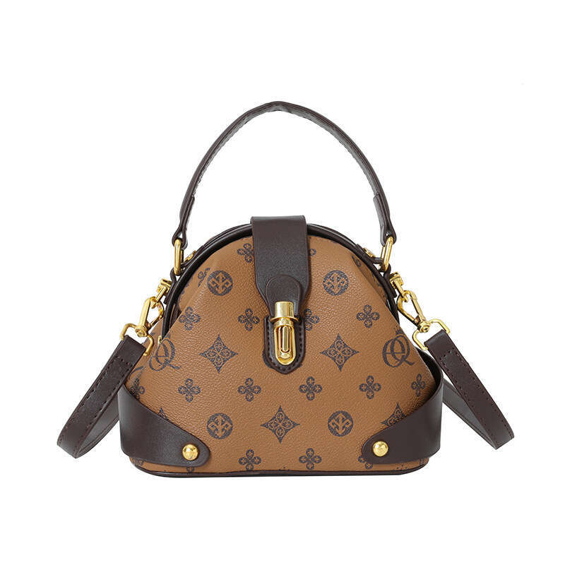 Ladies' handbag 2024 new trend niche design, hand-held shell bag, personalized single shoulder crossbody bag