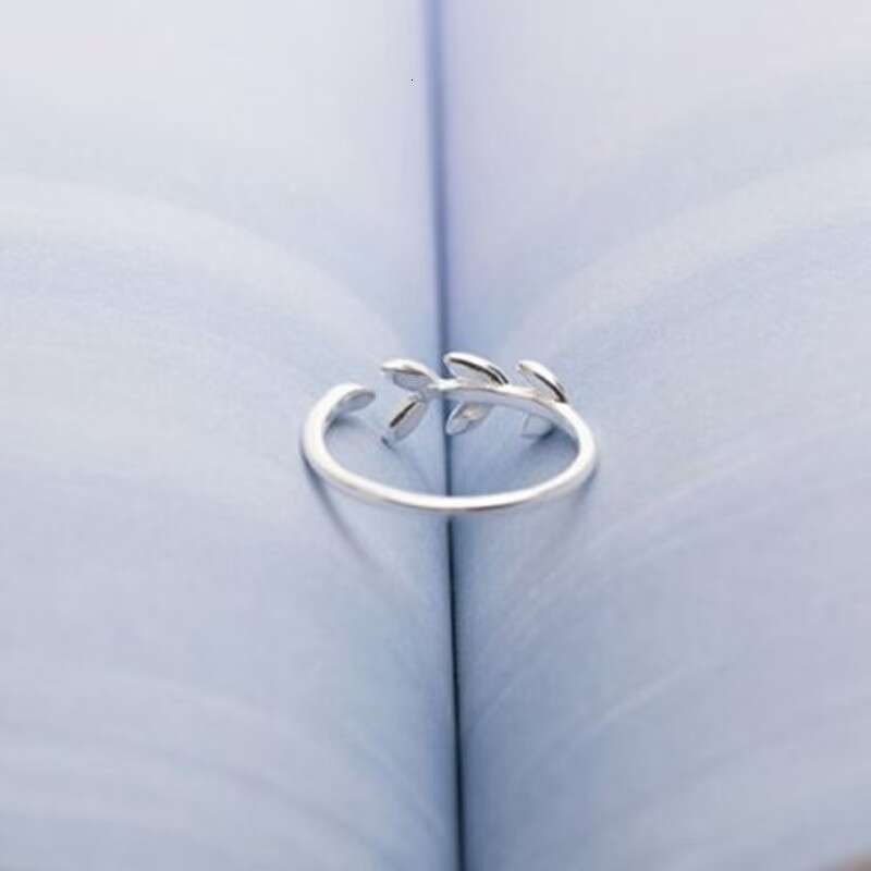 Hot selling personalized, fashionable, fresh and simple green leaf with oil dripping opening adjustable creative gift ring