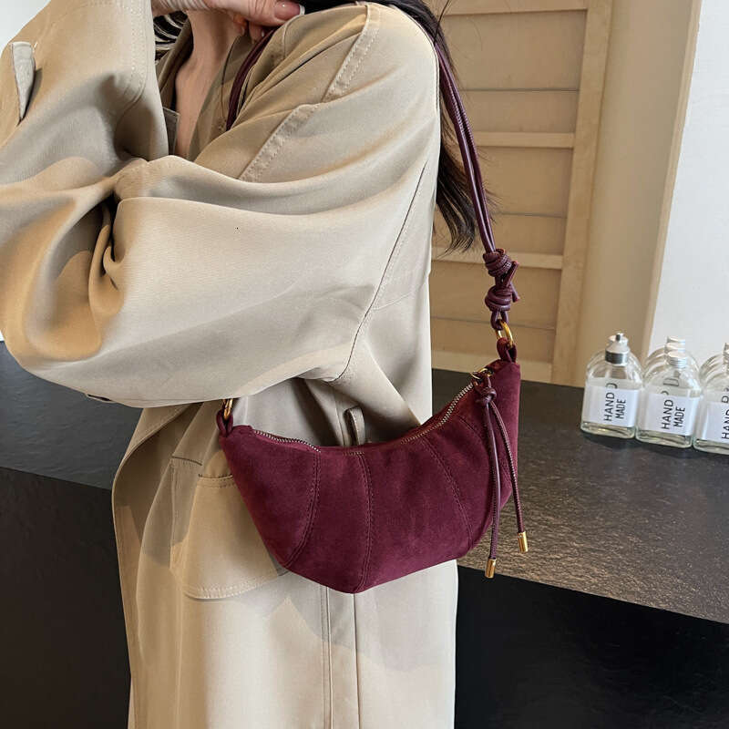 Matte for women 2024 new fashionable casual niche popular shoulder crossbody bag, horn bag