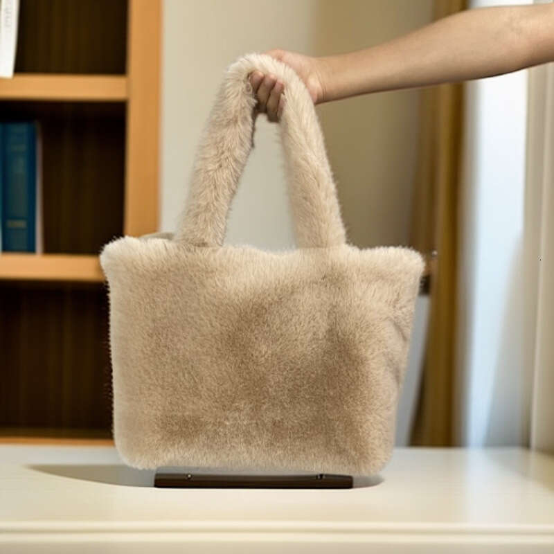 Tiktok The same large capacity bag for female autumn winter plush handheld with one shoulder slanting cross is simple and versatile