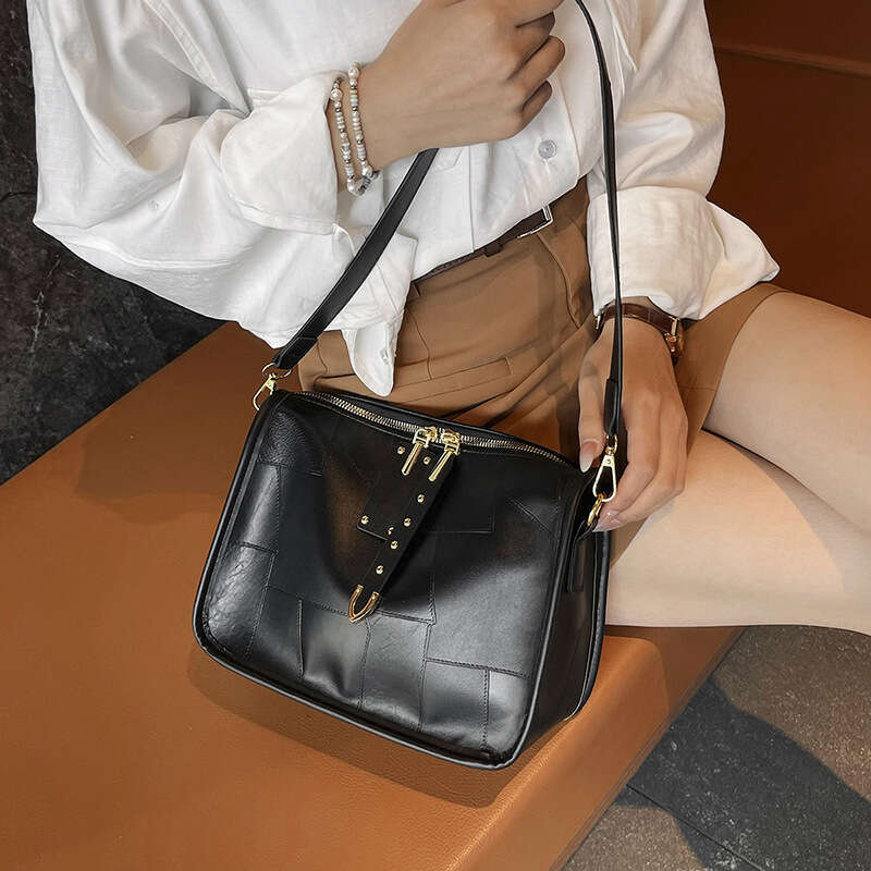 2024 New Texture Soft Face Shoulder Cross Tote Premium Feel Women's Pillow Bag