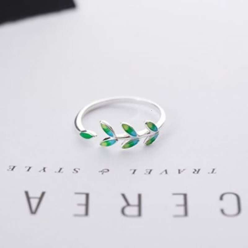 Hot selling personalized, fashionable, fresh and simple green leaf with oil dripping opening adjustable creative gift ring
