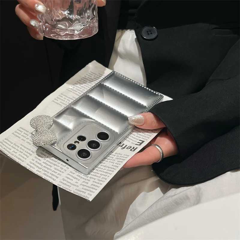 Suitable for Galaxy S23 S22 S21 S24 S20 FE Plus Note 20 Ultra Diamond Kitty bow knot soft down jacket mobile phone case foam cover M241209