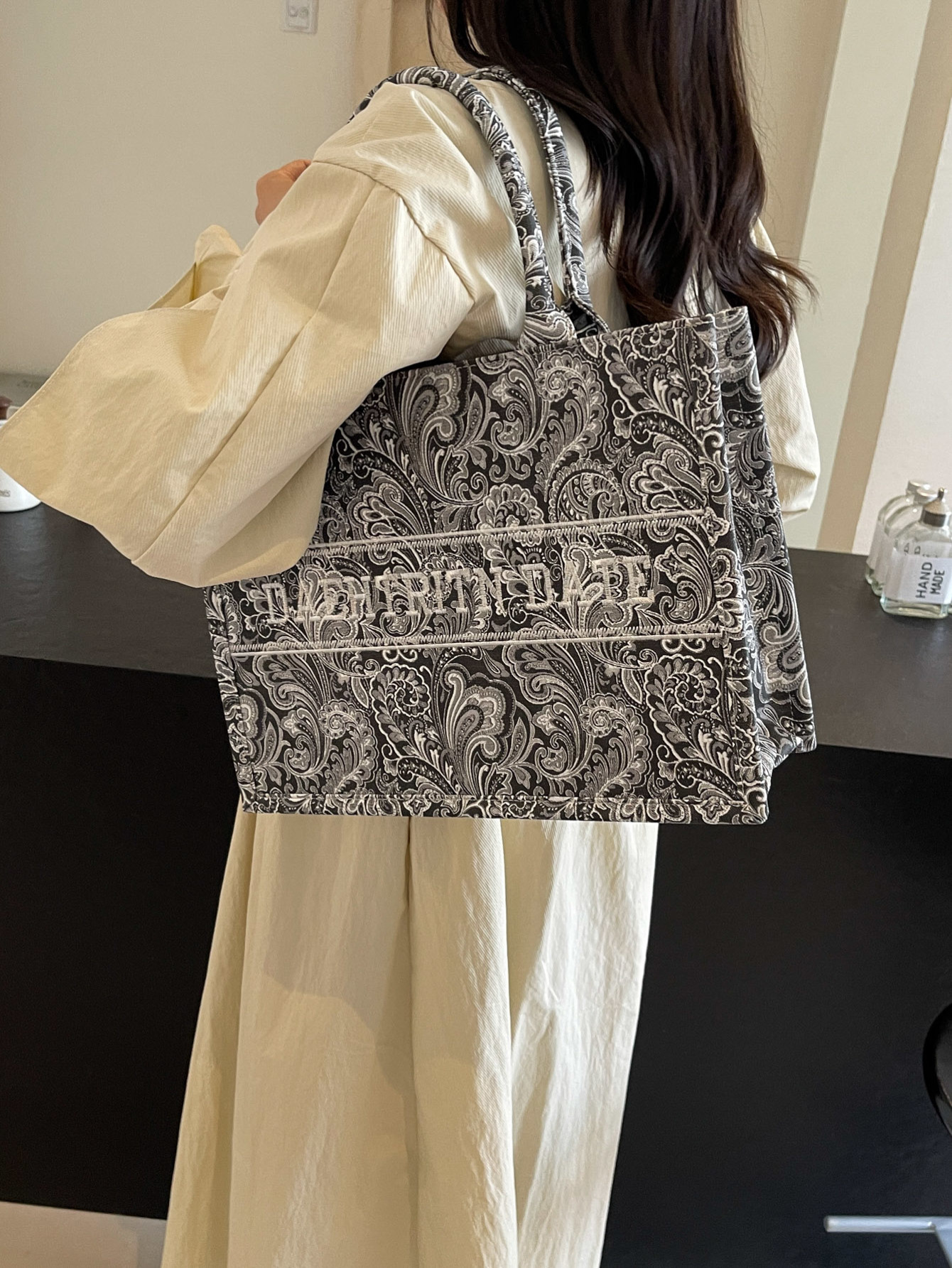 Designer Shoulder Handbags - Stylish Commuting Tote Large Capacity Underarm Bag, Fashionable And Lightweight For Daily Use New Free Delivery Designer 