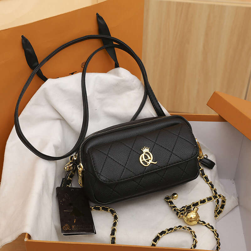 Fashionable fragrant style shoulder cross women's new temperament diamond grid camera simple casual small square bag