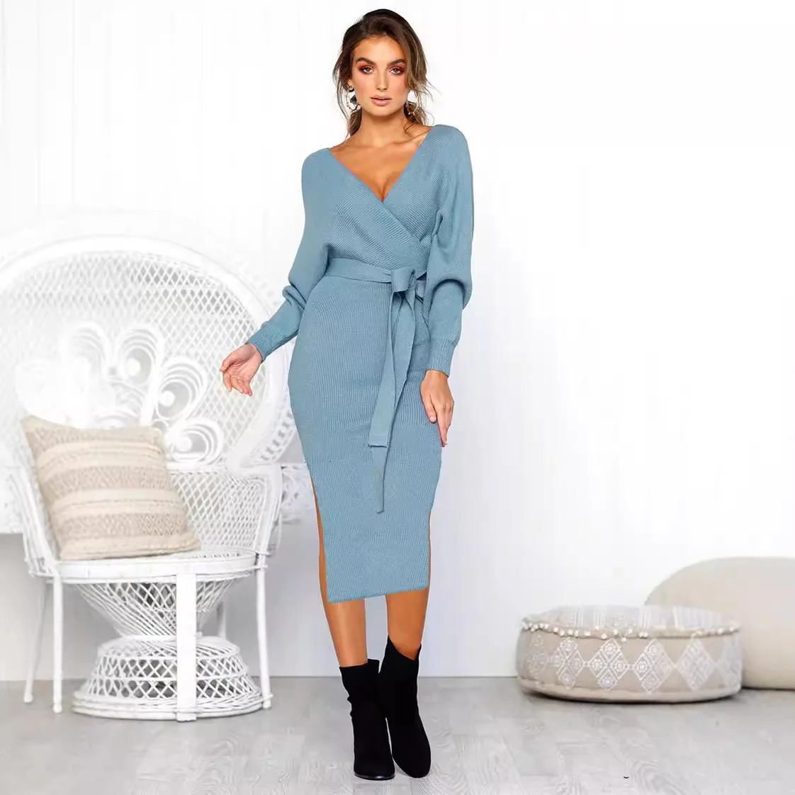 Sexy V-neck lace long sleeved womens dress 241206