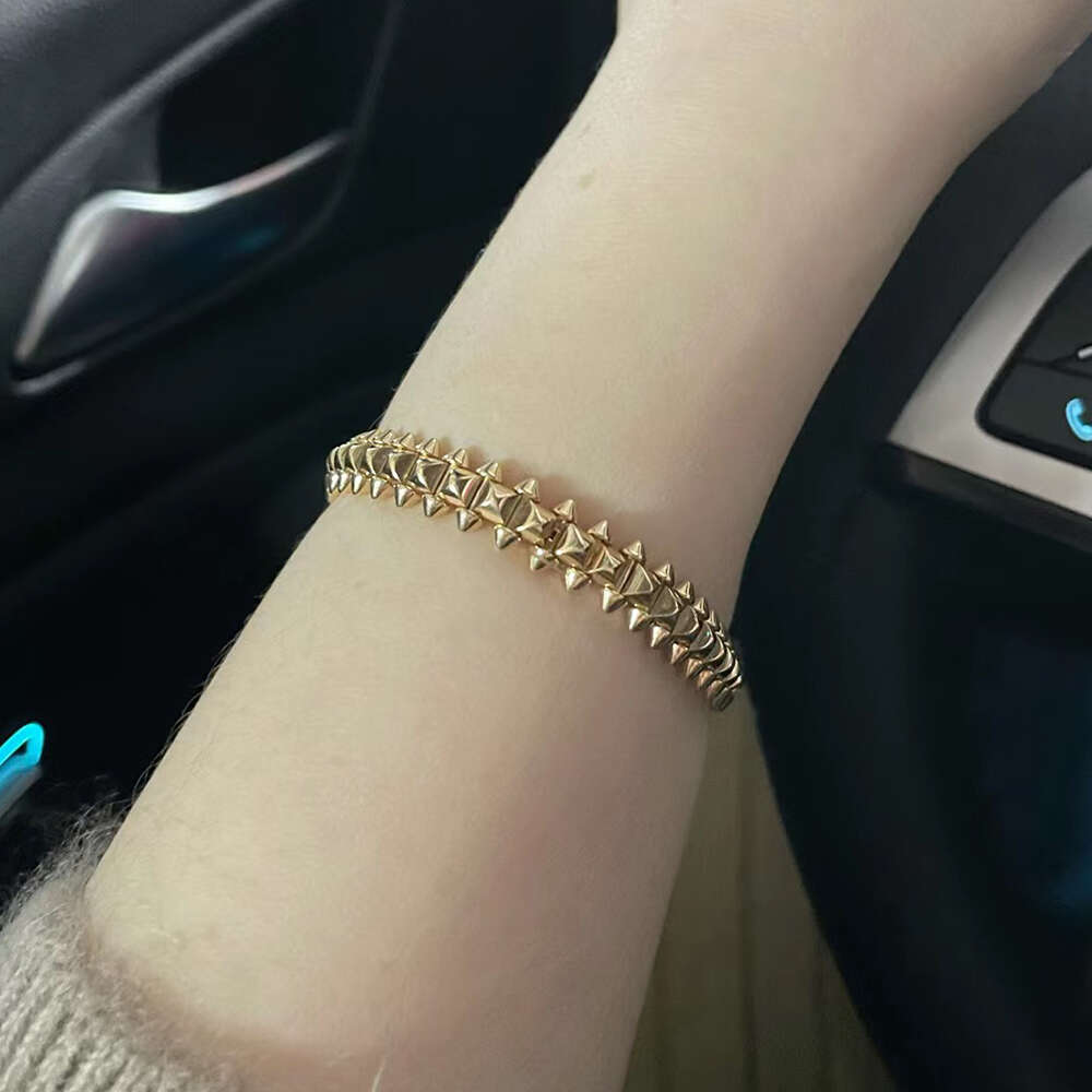 Fashion Rivet Bracelet Couple High Quality Men's and Women's Gifts Exquisite Party Brand Accessories Classic Hot Selg