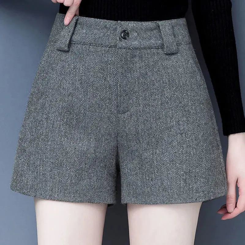 Womens Korean Fashion High Waist A-line Wide Leg Shorts Autumn and Winter Office Womens Retro Elegant Wool Thick Slim Shorts 241206
