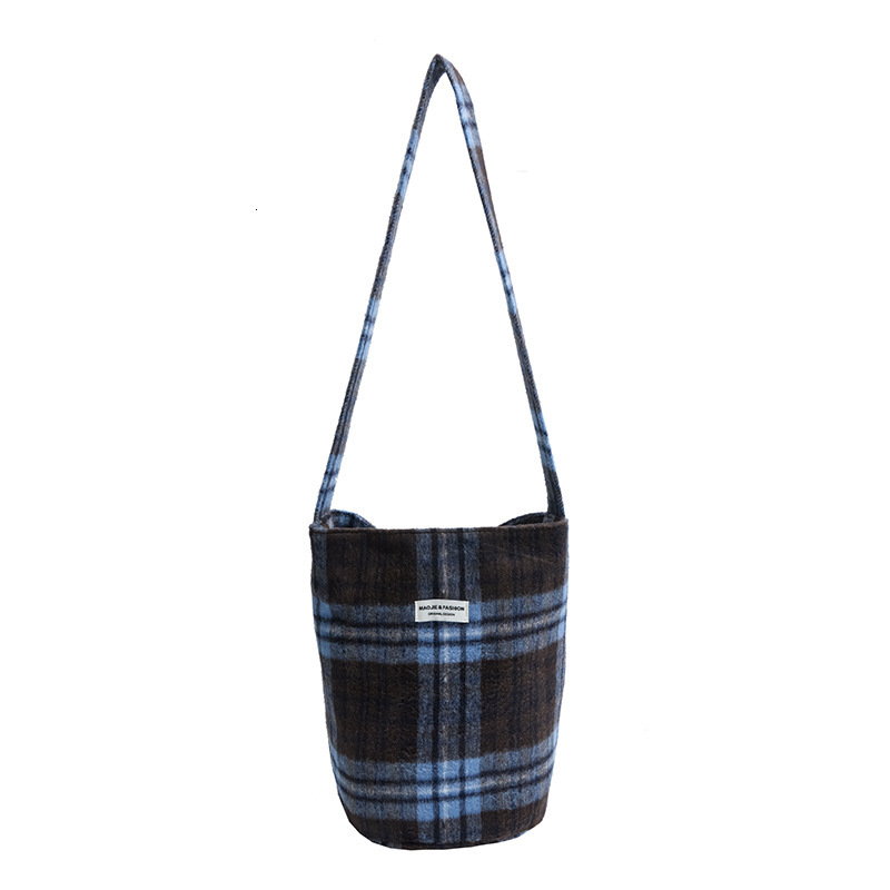 Woolen plaid for women 2025 new fashionable and stylish large capacity crossbody bag casual single shoulder commuting bucket bag