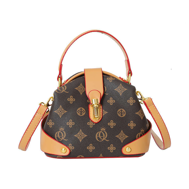 Ladies' handbag 2024 new trend niche design, hand-held shell bag, personalized single shoulder crossbody bag