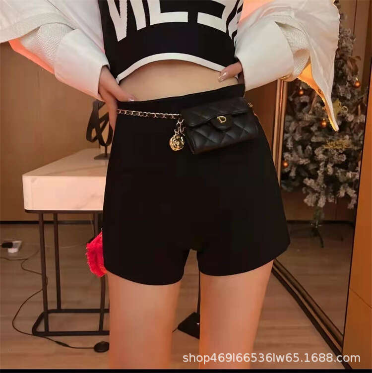 2022 New Black Chain Crossbody Small with Genuine Leather Lingge Trendy and Stylish Short Sheepskin Waist Bag for Women