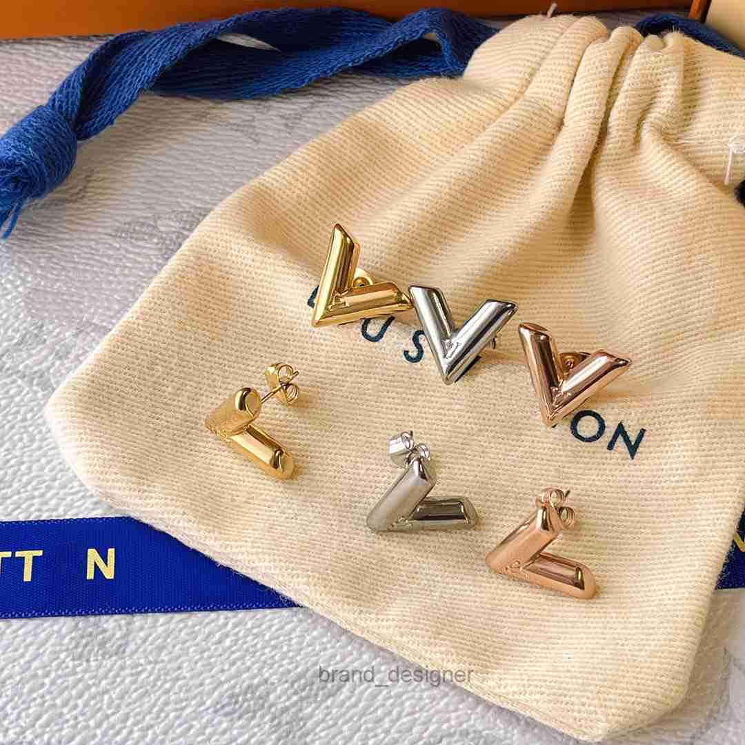 2024 Designer earrings Fashion Stud Earrings 18k Rose Gold Earring Luxury Girls Letter Inlaid Earrings Classic Senior Couple Gift Accessories Designer Jewelry