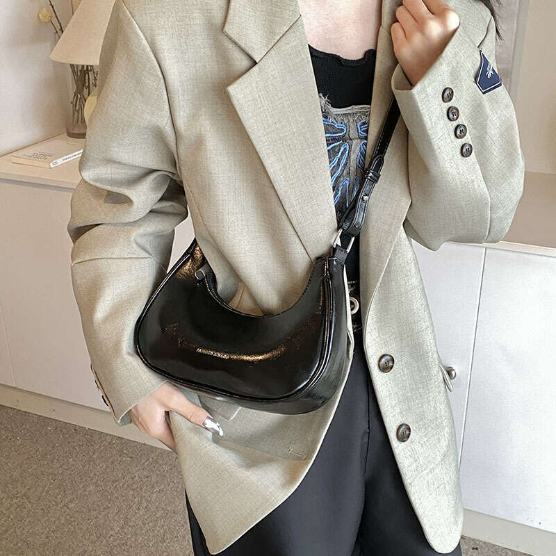 New high-end underarm for women, Korean version of small fresh shoulder crossbody bag, simple temperament, hand-held dumpling bag