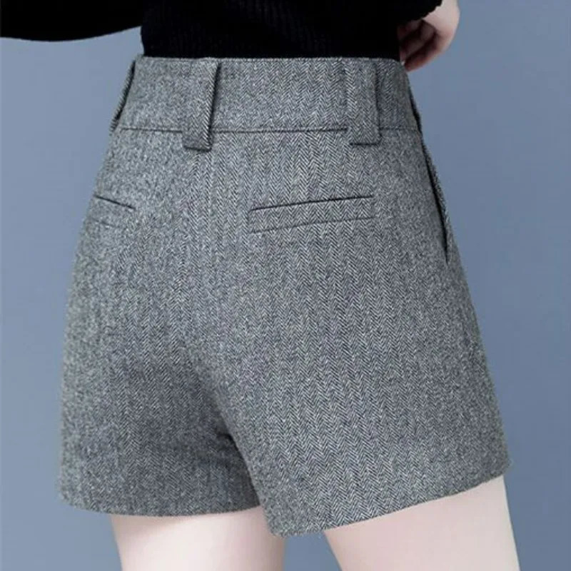 Womens Korean Fashion High Waist A-line Wide Leg Shorts Autumn and Winter Office Womens Retro Elegant Wool Thick Slim Shorts 241206