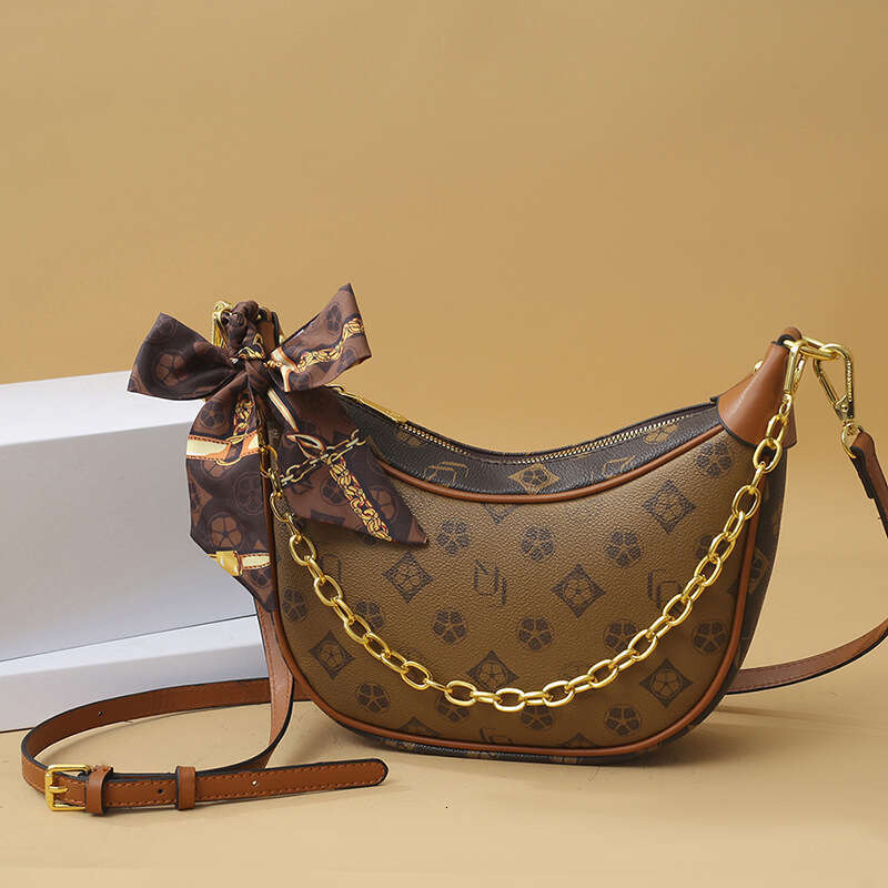 High end, light luxury letter printed women's versatile, casual, underarm pea bag, fashionable chain shoulder crossbody bag