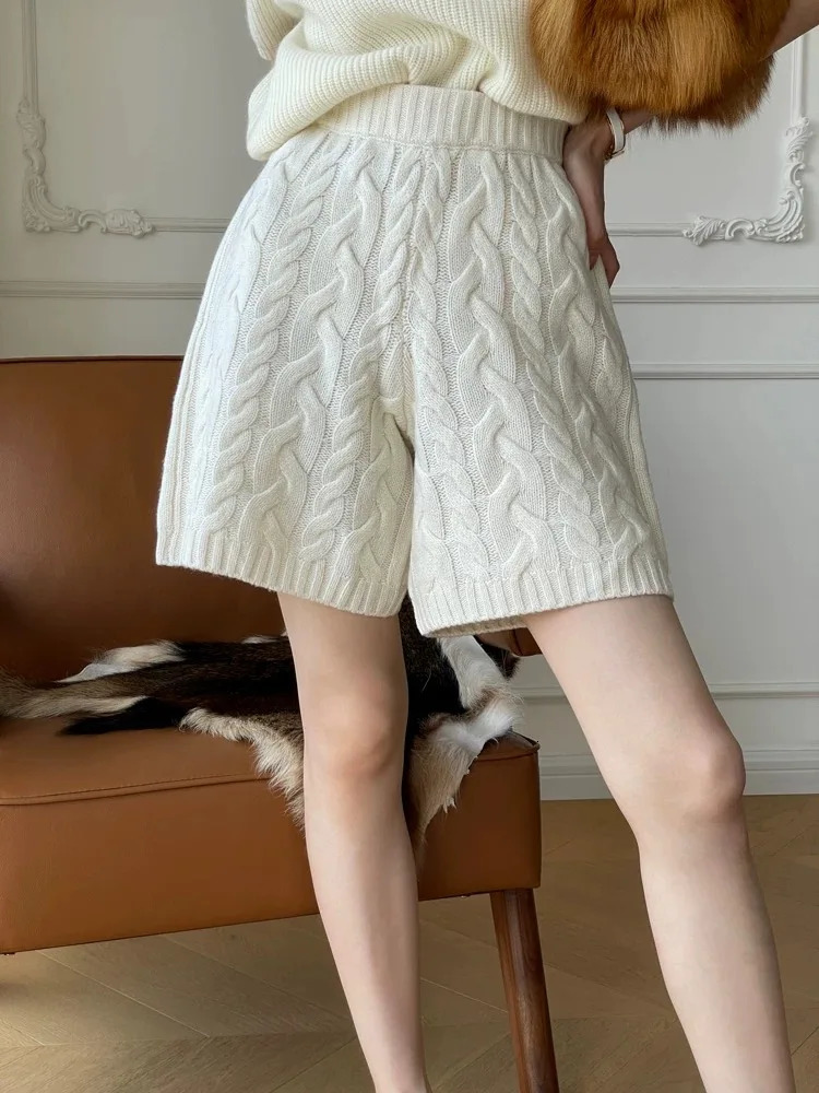 Ladies fashion style is soft and comfortable plain twill knitted knitted pants suitable for spring and winter cashmere shorts 241206