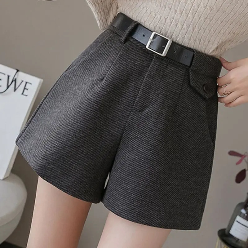 Womens autumn and winter wool shorts black gray high waisted casual shorts Korean fashion office womens wool wide leg shorts C7621 241206