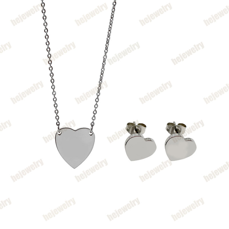 Designer necklace heart pendant necklace mens chains trendy jewlery retro fashion luxury jewelry custom necklace womens elegance gold silver color love necklaces