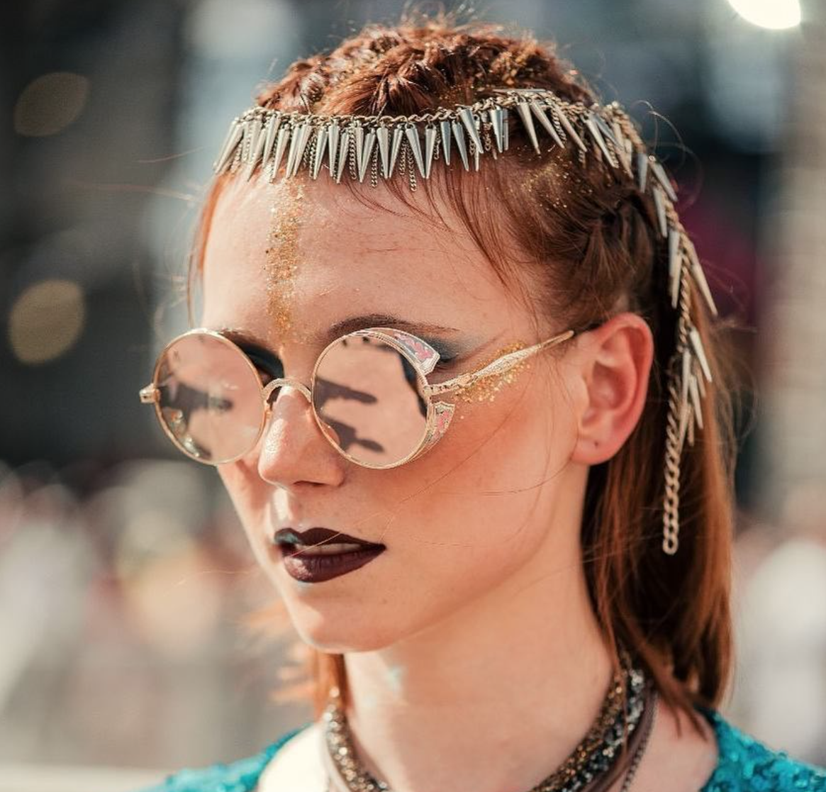 Fashion women's round frame metal full frame round frame glasses punk style personality glasses suitable for travelling to take pictures