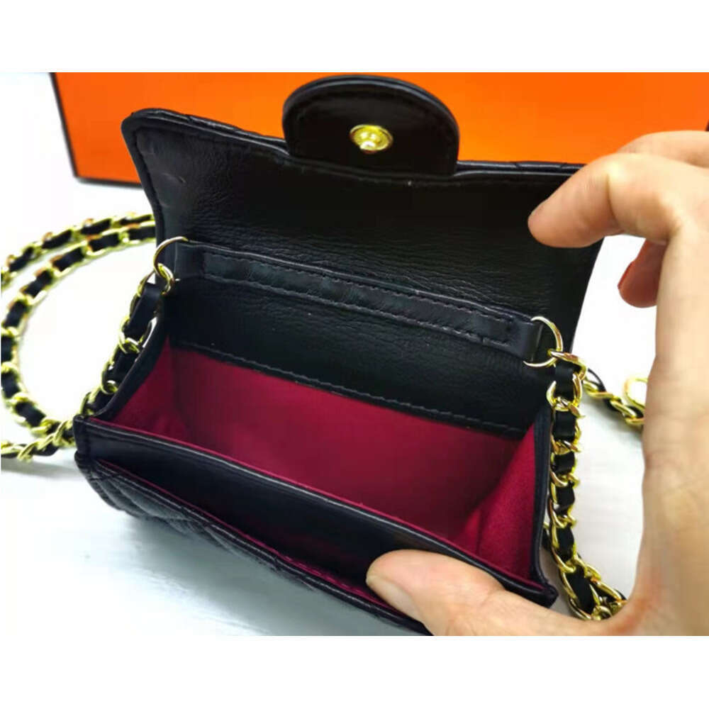 2022 New Black Chain Crossbody Small with Genuine Leather Lingge Trendy and Stylish Short Sheepskin Waist Bag for Women