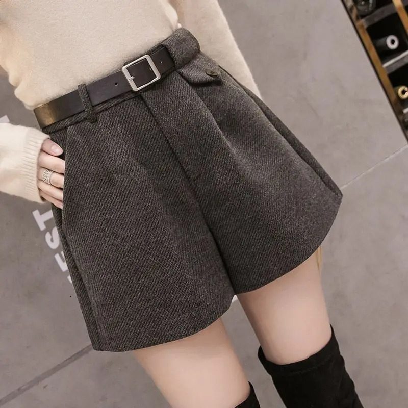 Womens autumn and winter wool shorts black gray high waisted casual shorts Korean fashion office womens wool wide leg shorts C7621 241206