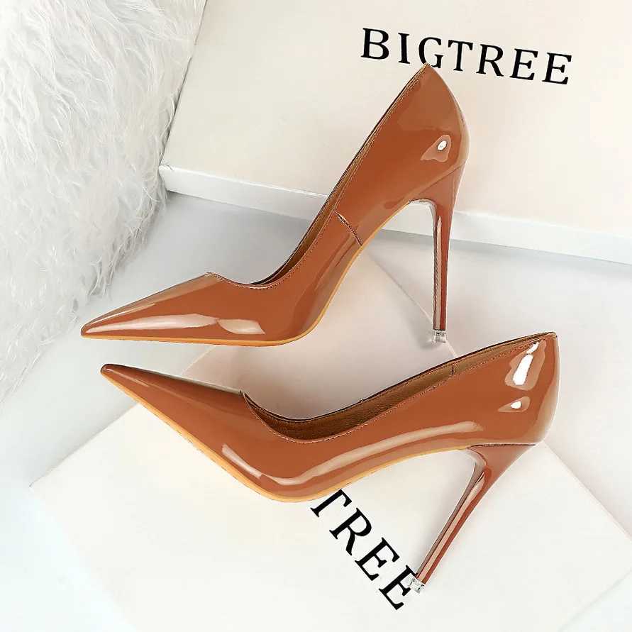 2024 Womens Fetish 10.5cm High Heels Wedding Pump Womens Pointed Toe Nude Brown Valentines Day High Heels Scarf Office Stripping Red Shoes Y241116