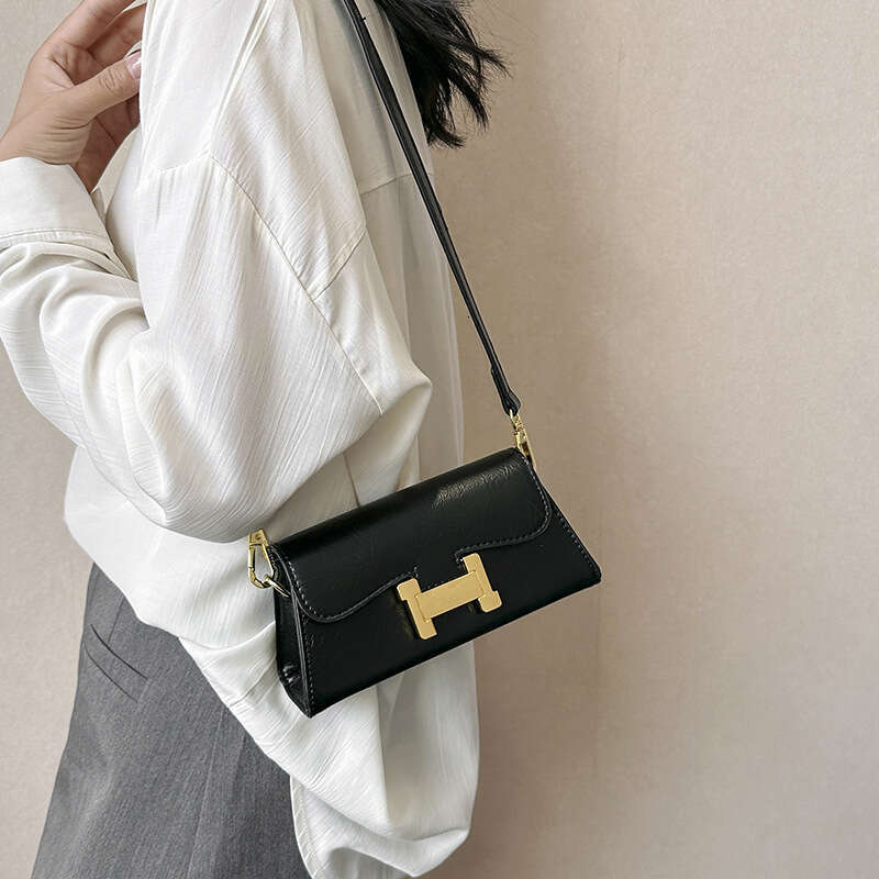 French style niche light luxury armpit for women 2024 new fashion trend handbag, summer versatile baguette bag