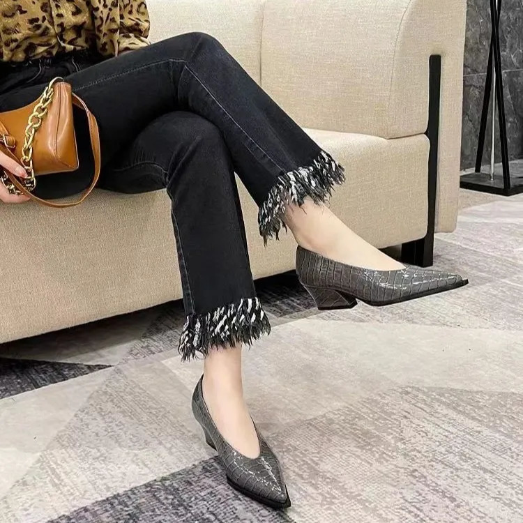 autumn and winter slope heel pointed toe V-mouth womens single shoe black 4cm womens mid boots retro grandma shoes241209