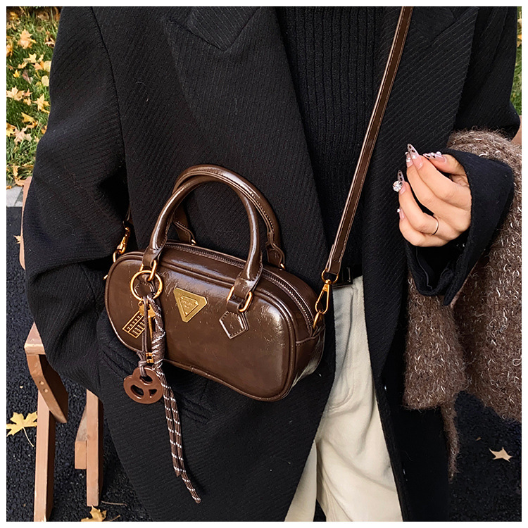 High end Boston handbag 2025s designer autumn and winter new versatile fashionable women shoulder bag crossbody bag