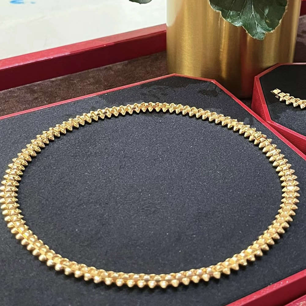 Fashionable Punk Style Metal Rivet Necklace With Neutral Exquisite Party Brand Jewelry New Models Internet Celebrity