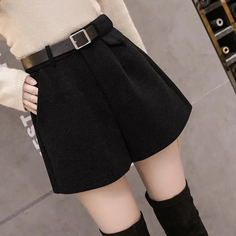 Womens autumn and winter wool shorts black gray high waisted casual shorts Korean fashion office womens wool wide leg shorts C7621 241206