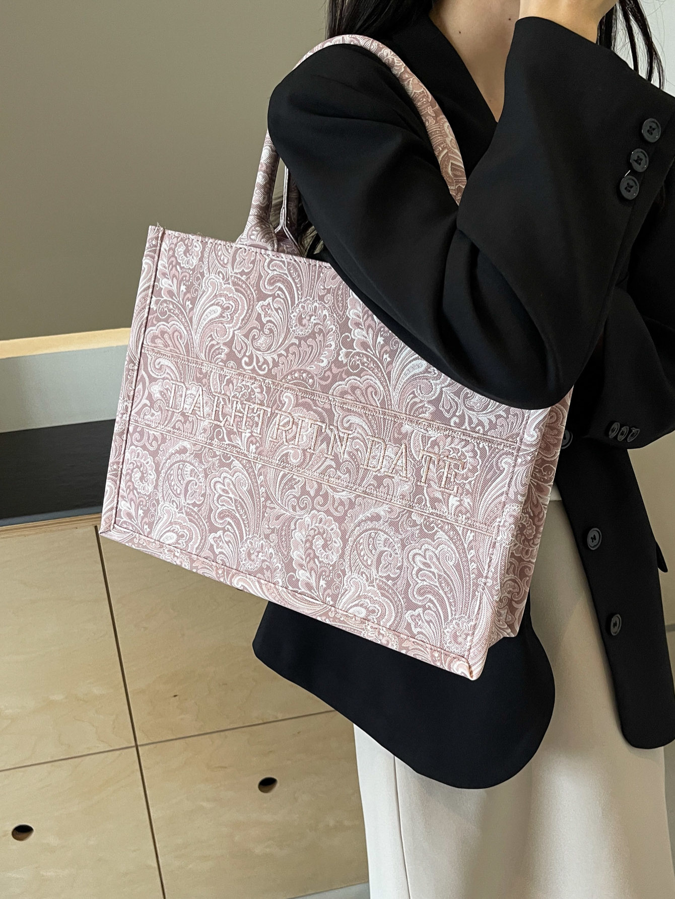 Designer Shoulder Handbags - Stylish Commuting Tote Large Capacity Underarm Bag, Fashionable And Lightweight For Daily Use New Free Delivery Designer 