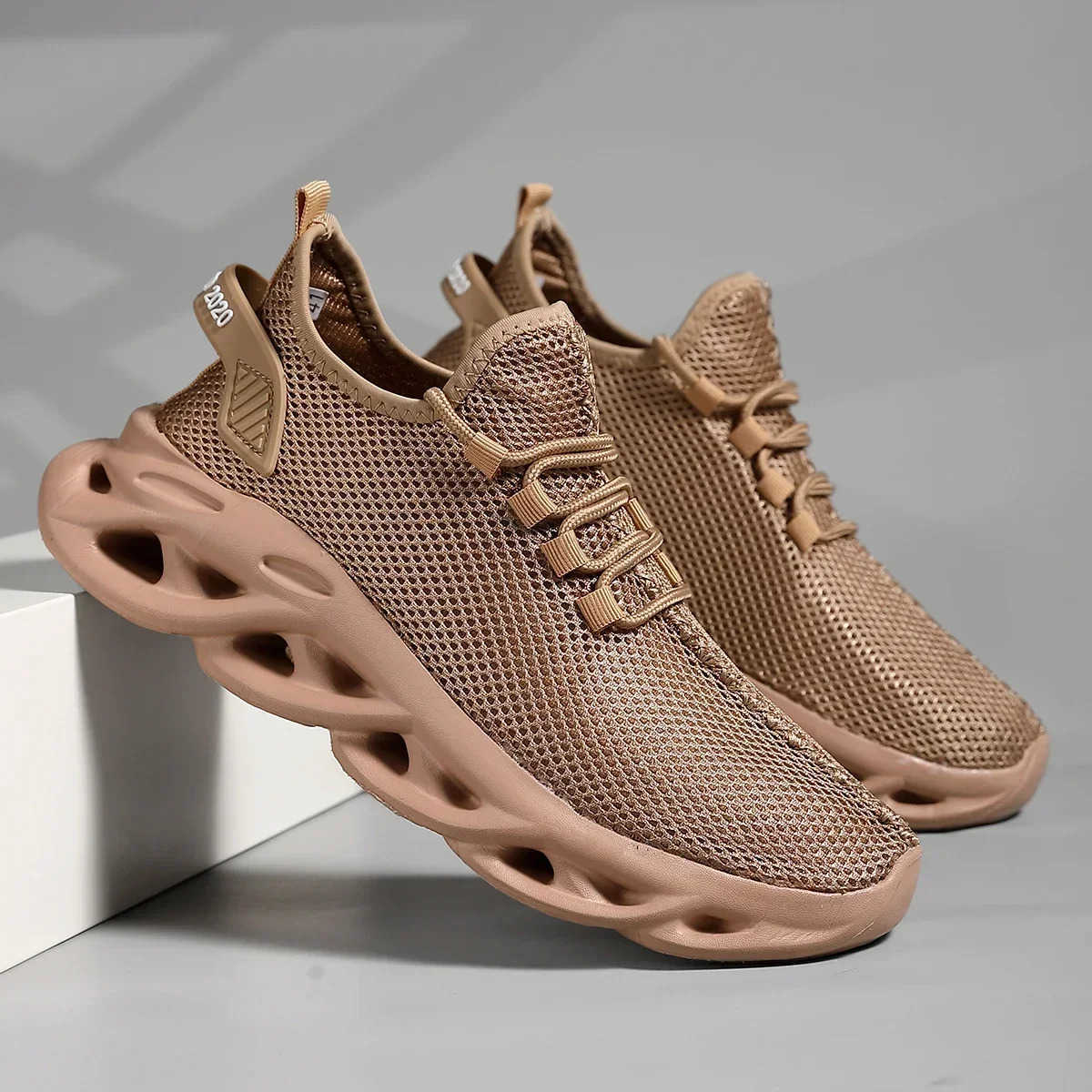 Mens Running Shoes 2024 Mens White Sneakers Shoes Mesh Breathable Outdoor Tennis Walking Gym Shoes for Men Plus Size 39-47 Z241209