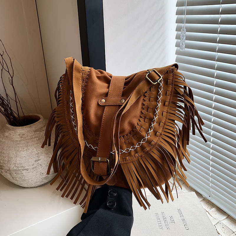 2025 new Tassel brown Western cowboy niche ethnic controversy, West Asia crossbody bag, women's trendy travel bag
